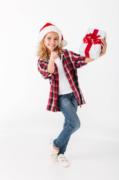 Full length portrait of a little girl holding gift box - Φωτογραφία, εικόνα