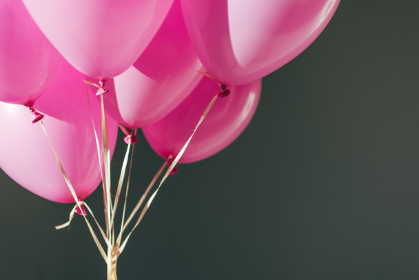 vue rapprochée des ballons roses isolés sur gris
 - Photo, image