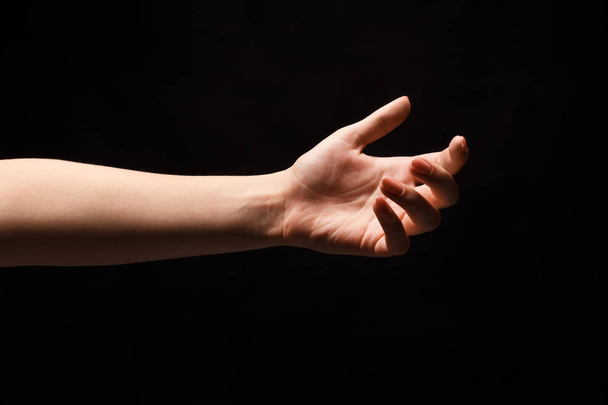 estendido feminino mão oferta ou pedindo ajuda
 - Foto, Imagem