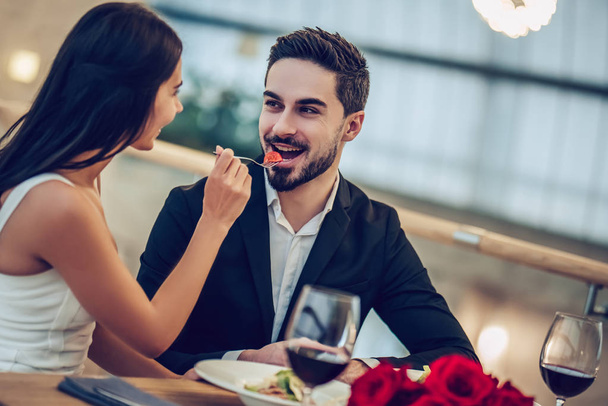 Romantic couple in restaurant - Foto, Imagem
