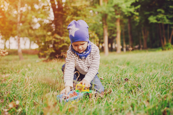 Boy playing in the park - Φωτογραφία, εικόνα