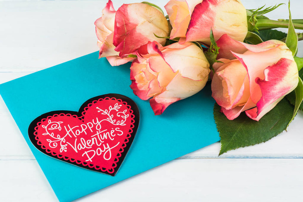 Grußkarte mit Rosen zum Valentinstag. - Foto, Bild