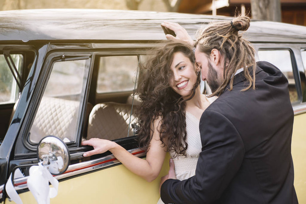 couple in love with Van - Foto, Imagen