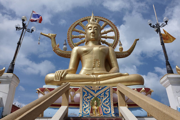 Thaimaa, Koh Samui (Samui Island), Phra Yai Buddhalainen temppeli (Wat Phra Yai), kultainen Big Buddha patsas (12 metriä korkea
) - Valokuva, kuva
