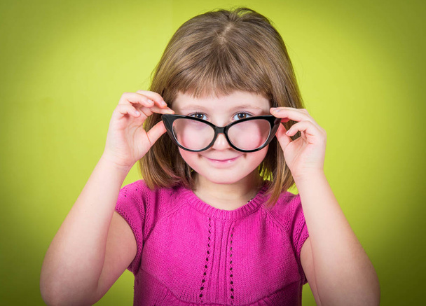 smiling little girl with glasses - Foto, Imagem