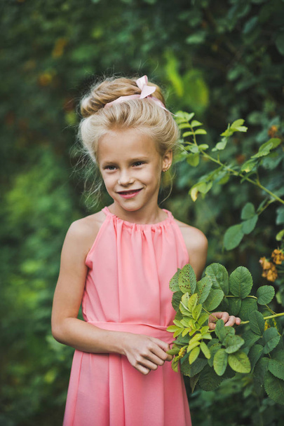 Portrait of a child, among the green shrubs 6639. - Φωτογραφία, εικόνα