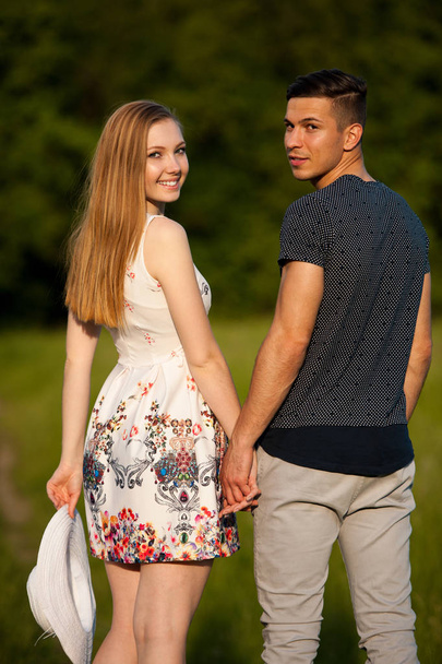 Active young couple on a wlak in the park on hot summer afternoo - 写真・画像