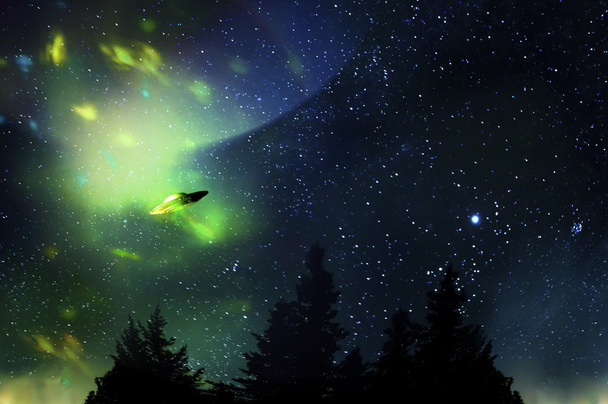 UFO i dziwne światła na niebie w nocy - Zdjęcie, obraz