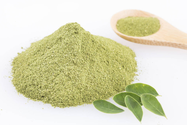 Fresh leaves and moringa powder - Moringa oleifera - Valokuva, kuva