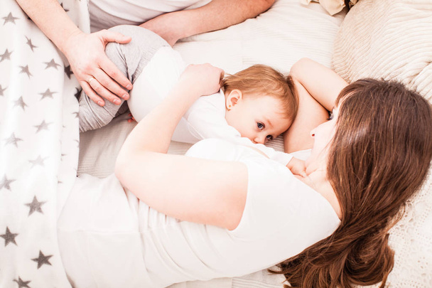 Cosleeping and breastfeeding - Photo, image