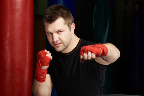 Jeden mladý bělošský kickboxer - Fotografie, Obrázek