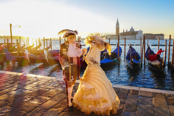 Venetsia, Italia, helmikuu 5, 2016: Karnevaalinaamarit Venetsiassa. Venetsian karnevaali on vuosittainen festivaali Venetsiassa, Italiassa
.  - Valokuva, kuva