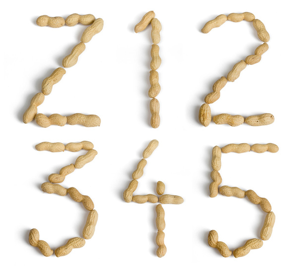 Cartas y números hechos de cacahuetes
 - Foto, Imagen