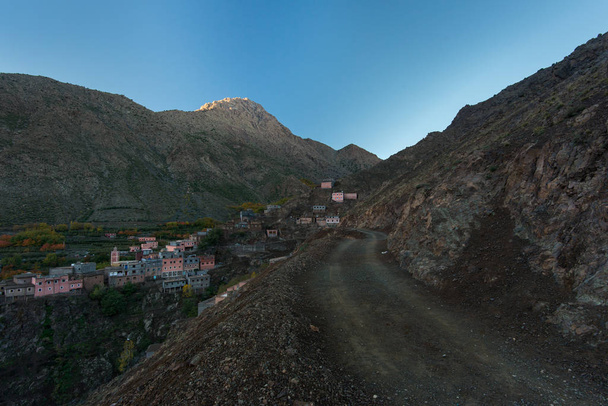Village road, Norh Afrika Toubkal, Atlasz-hegység közelében - Fotó, kép