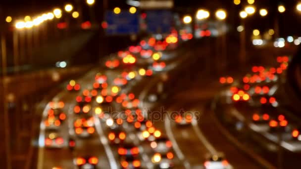 Εθνική οδό κυκλοφορίας αυτοκίνητα οδήγηση στις πολλαπλών λωρίδων Speedway στο Blurred.Highway νύχτα με βαριά κυκλοφορία σε ώρα αιχμής. Πολλή κίνηση στο ιστορικό βίντεο του το βράδυ. Αυτοκίνητα οδήγηση σε υψηλές ταχύτητες. Μεγάλη για οδήγηση, εταιρική, πόλη ή αστικό ιδέες. - Πλάνα, βίντεο