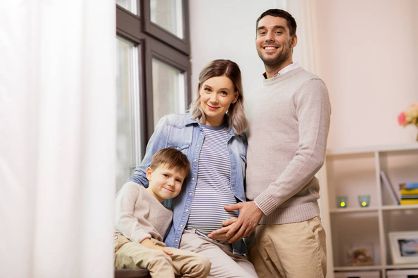 happy family with pregnant mother at home - Foto, Bild