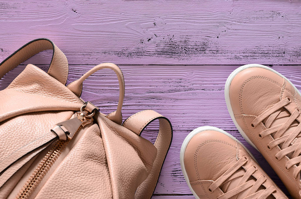 Dámské módní doplňky a obuv (kožený batoh a sn - Fotografie, Obrázek