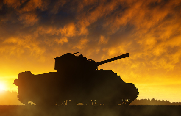 A silhueta do tanque ao pôr do sol
. - Foto, Imagem