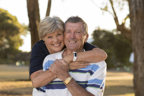 ritratto di anziano americano bella e felice coppia matura ar
 - Foto, immagini