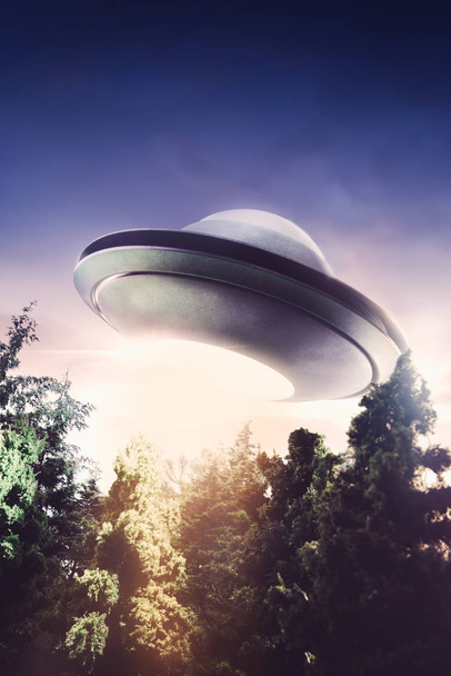 UFO με απαγωγή πορείας πετώντας στον ουρανό - Φωτογραφία, εικόνα