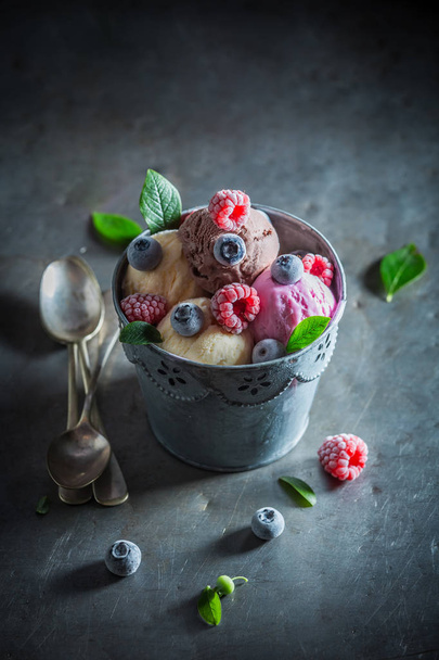 Delicious ice cream with blueberries and raspberries - Photo, Image