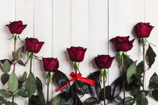 バレンタインの日レディース母の日赤いバラ ギフト驚き - 写真・画像