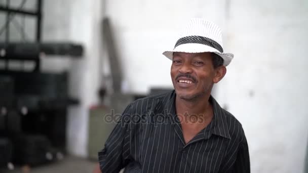 Βραζιλίας άνθρωπος χορεύοντας σάμπα - Sambista - Πλάνα, βίντεο