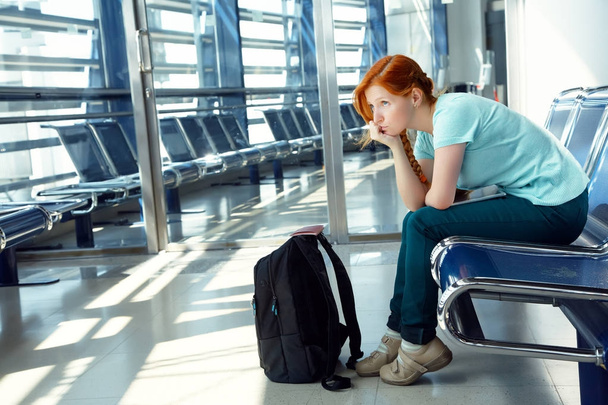 woman at the airport - Zdjęcie, obraz