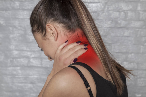 neck injury, pain that paralyzes - Foto, afbeelding