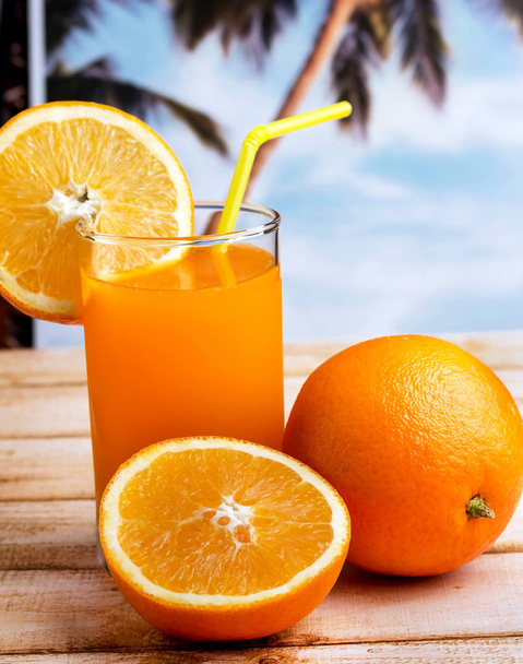 Bebida de zumo de naranja indica fruta cítrica y bebida
  - Foto, imagen