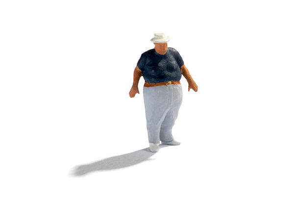 Μινιατούρα λίπος αγόρι σχήμα με τη σκιά σε λευκό - Φωτογραφία, εικόνα