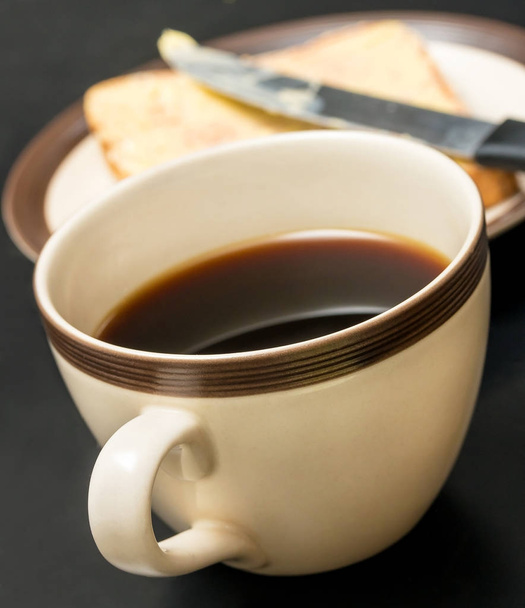 Chleb i kawa oznacza czas posiłku i napojów  - Zdjęcie, obraz