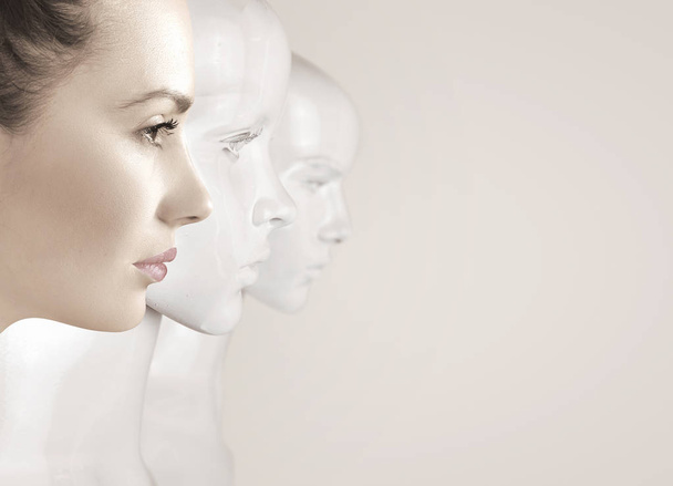 Woman and robots - artificial intelligence - Φωτογραφία, εικόνα