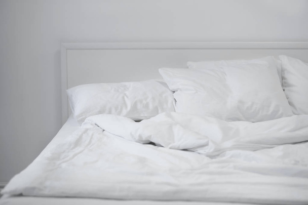 快適なベッド、柔らかい枕、クローズ アップ - 写真・画像