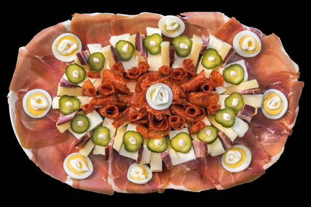 Tradicional Bem-vindo Gourmet Appetizer Prato salgado Meze isolado em fundo preto
 - Foto, Imagem