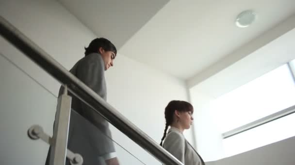 a lépcsőn - Felvétel, videó
