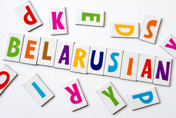 palavra Belarusian feito de letras coloridas
  - Foto, Imagem