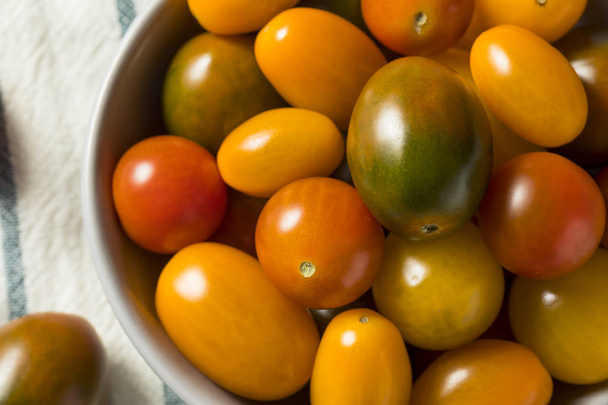 Organic Heirloom Cherry Tomatoes - Фото, зображення