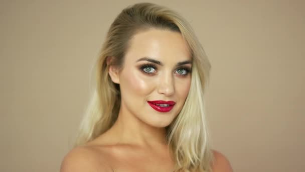 Blonde woman with red lips - Footage, Video