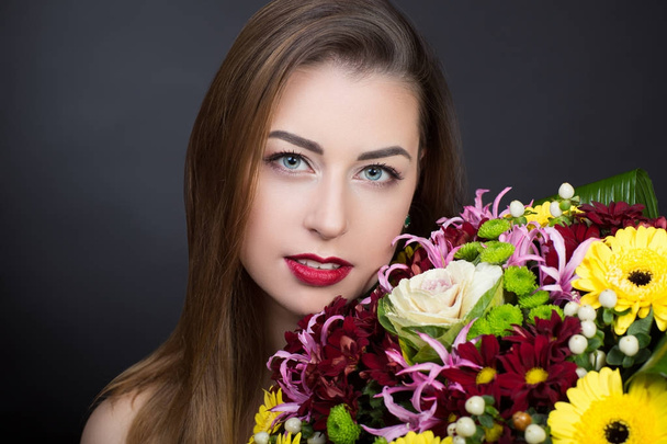 woman with flowers - Фото, зображення