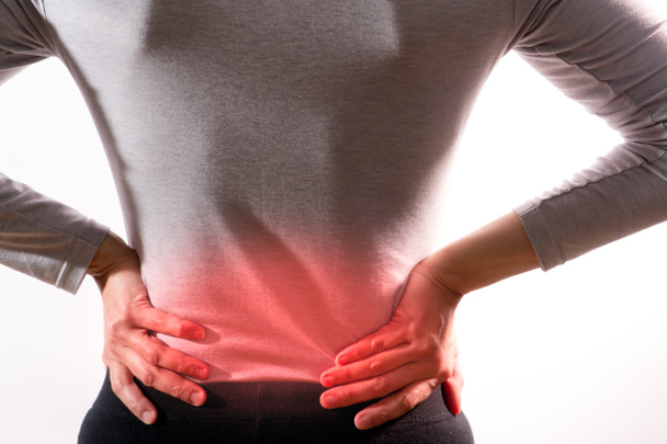 las mujeres sufren de lesiones en la espalda / doloroso después del trabajo
 - Foto, Imagen