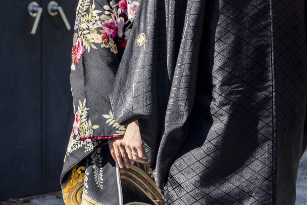 Couple in traditional Japanese kimonos walking at temple - Valokuva, kuva