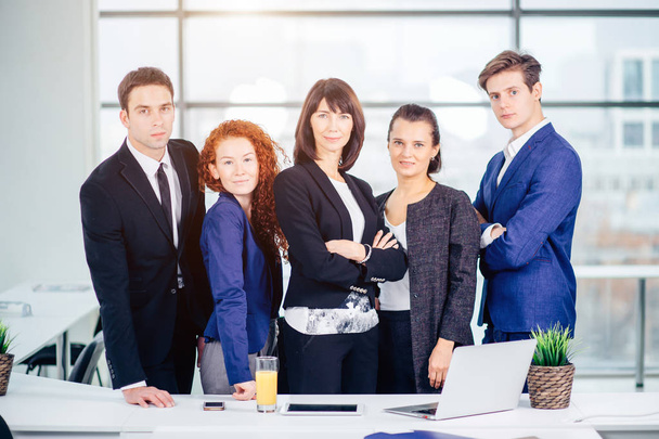 retrato de grupo de colegas de negocios corporativos
 - Foto, Imagen