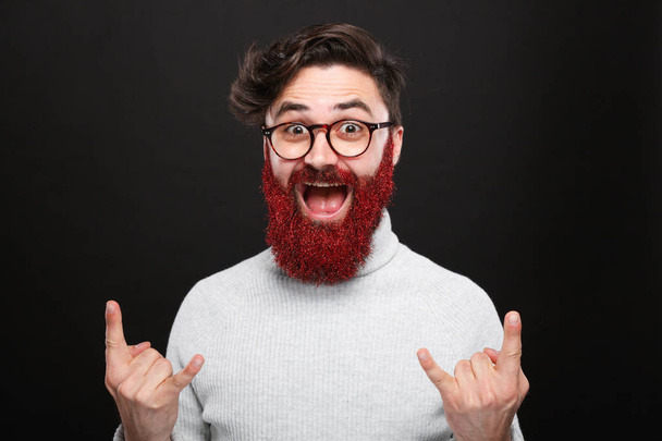 Excited man with colored beard gesturing - Φωτογραφία, εικόνα