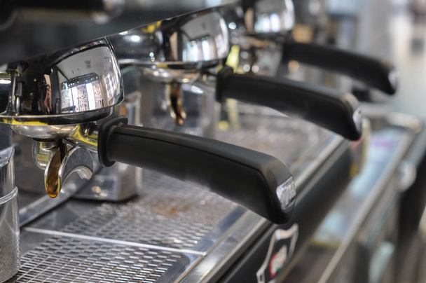 Kahve makinesi kahve demlemek için kullanılan cihaz pişirme (aka kahve makinesi) - Fotoğraf, Görsel
