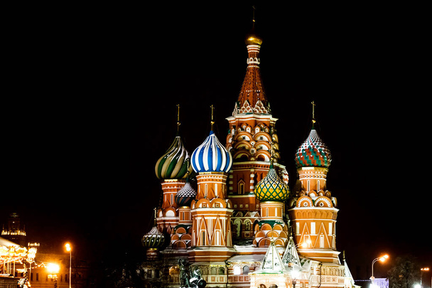 Cathédrale St Basils la nuit. Saison d'hiver. Moscou, Russie
 - Photo, image