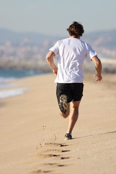 Man running in the beach - Foto, imagen