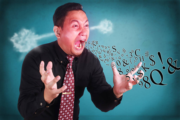 Злой безумный бизнесмен кричит
  - Фото, изображение