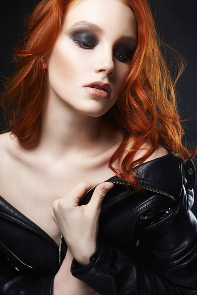 sexy bela jovem mulher vermelho cabelo estilo
 - Foto, Imagem