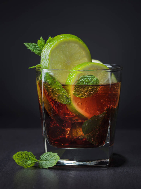 Cola with rum , lime  and mint . - Photo, Image